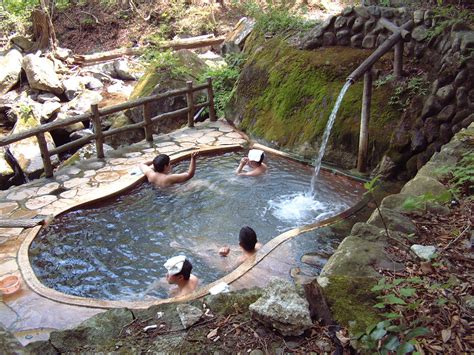 How to take a hot springs (onsen) bath in Japan